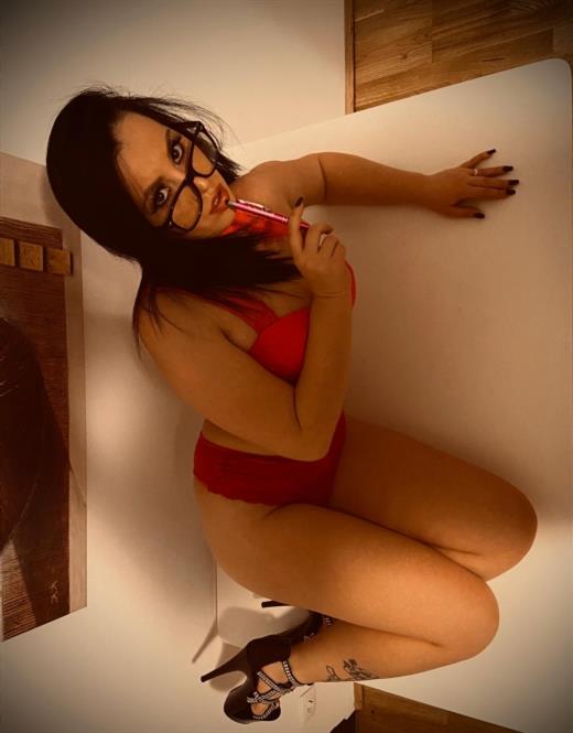 Süslü Call kızlar Aksu escort Rosheen 22 yıl Sanal striptiz