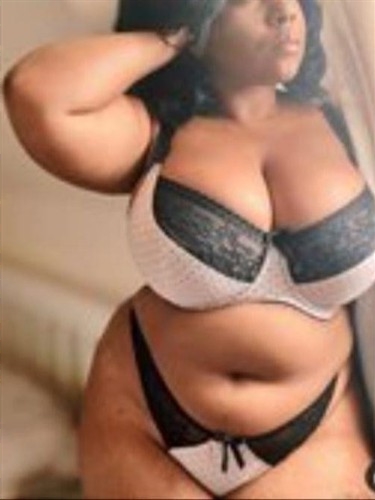 Buksomi escort Adul